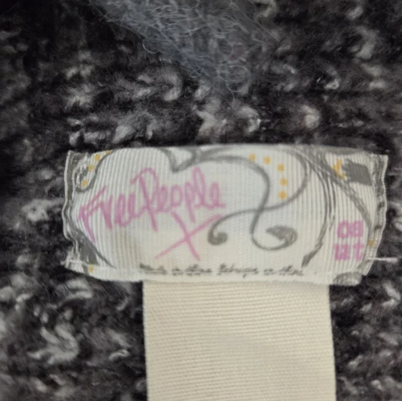 Free People Women's  Knitted Hood - Scarf / Balaclava. Gray / Black And White - Picture 5 of 7